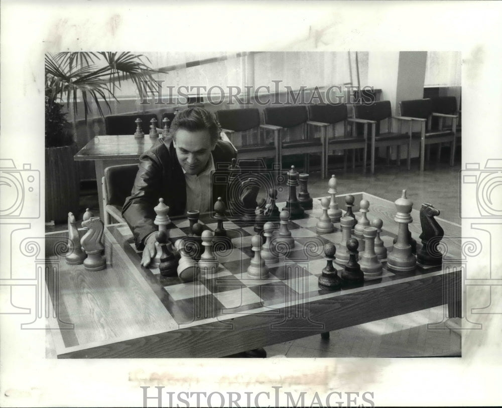 Press Photo Playing Chess - cvb24245 - Historic Images