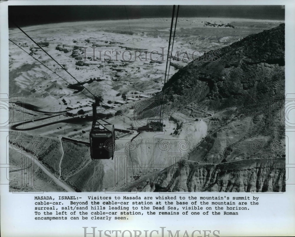 1981 Press Photo Visitors of Masada, Israel use cable-car to reach its summit - Historic Images