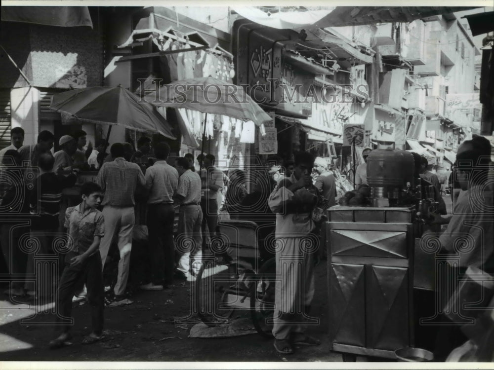 1992 Press Photo Street vendors in Cairo, Egypt - cvb24304 - Historic Images