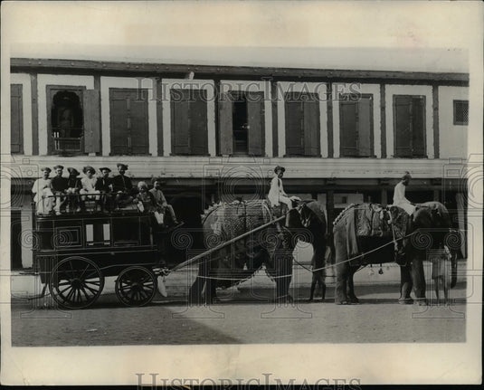 1931 Press Photo Hindus gut for a little Canter in India - cvb24309 - Historic Images