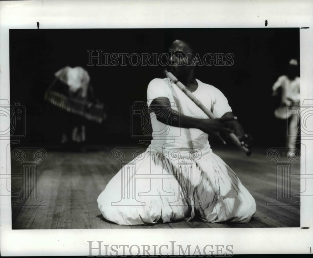 1990 Press Photo The Pevl Acrobats of Guinea - cvb24320 - Historic Images