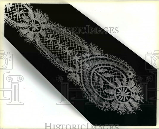 1987, Bobbin lace lappet - cvb24336 - Historic Images
