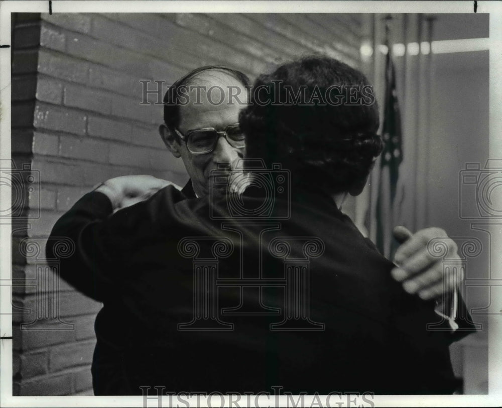 1982 Press Photo Auxiliary Bishop Edward Pevec embraced by fellow priest. - Historic Images