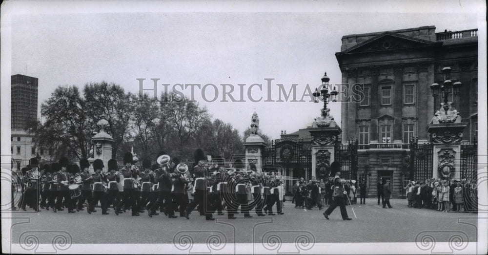 1972 Palace Guards Marching London England-Historic Images