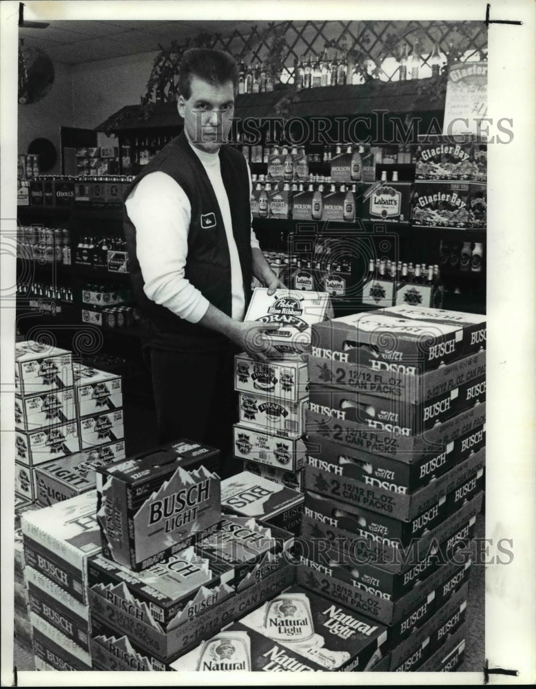 1990 Press Photo Brian Lear, Tal&#39;s Beverage, Strongsville - cvb24719 - Historic Images