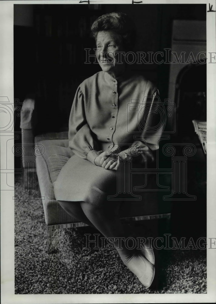 1983, Barbara Mandel - cvb24723 - Historic Images