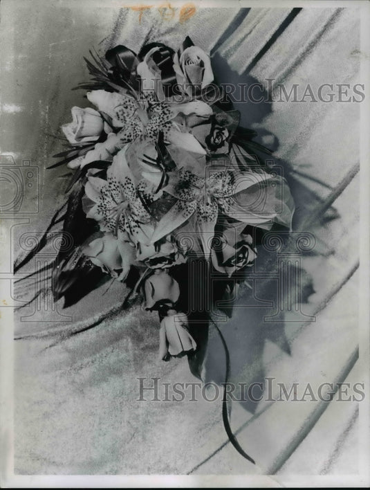 1965, Brides Wedding bouquet - cvb24769 - Historic Images