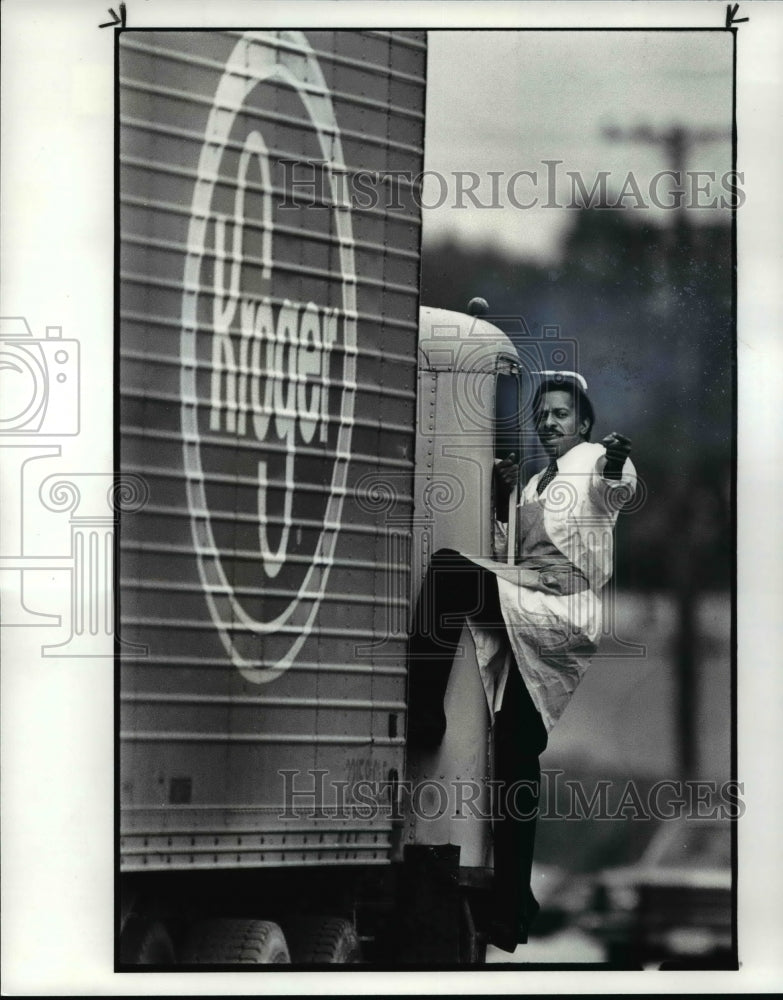 1984 Press Photo Local 880 The United Food and Commercial workers union-strike - Historic Images