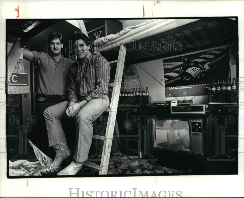 1985 Press Photo Kent State Univesity Dormitories - cvb24827 - Historic Images