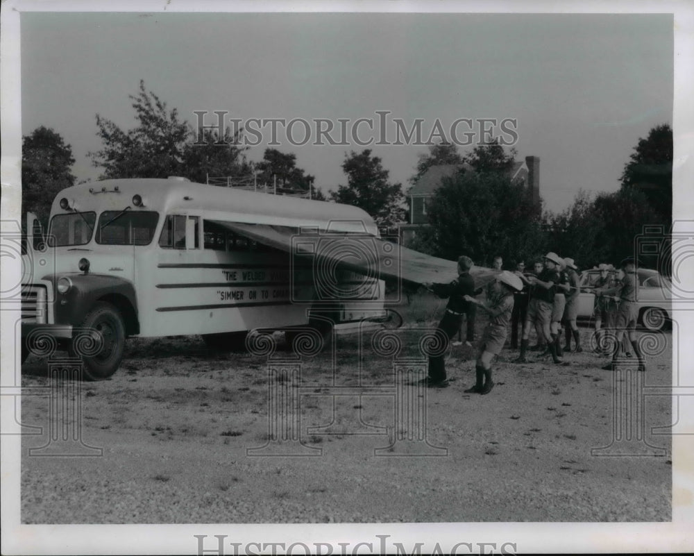 1960, &quot;The Welded Wanderer&quot; spreads one of its wings. - cvb24845 - Historic Images