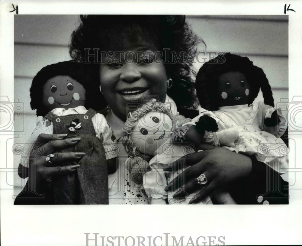 1986, Norma Bridges with dolls she is marketing - cvb24932 - Historic Images