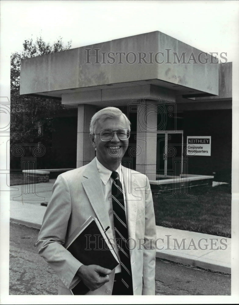 1987 Press Photo Thomas G Brick President and CEO of Keithley Instruments - Historic Images