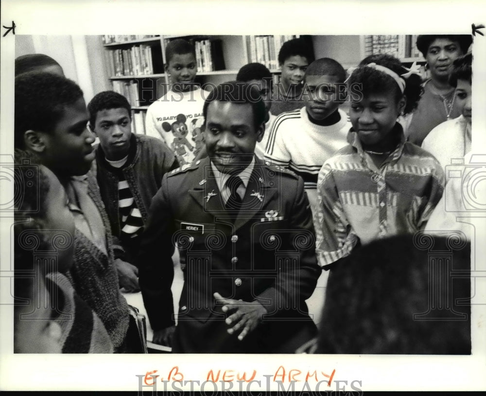 1987 Press Photo Captain Cardell Hervey-Nathan Hale School - cvb25132 - Historic Images