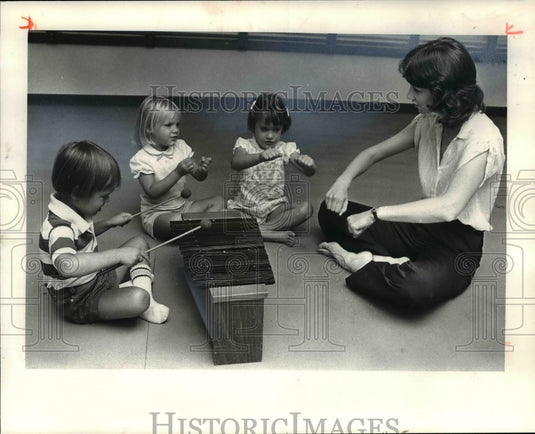 1981 Press Photo Children-playing musical instrument - cvb25219-Historic Images