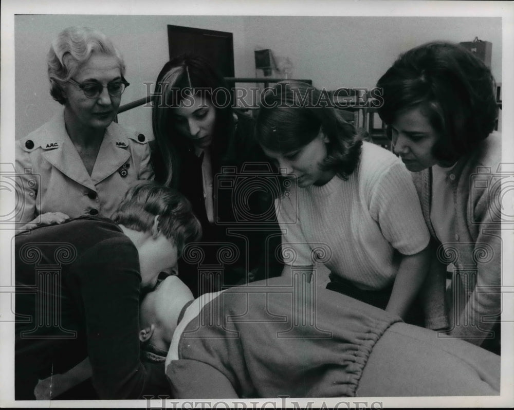 1967 Press Photo Cardiopulmonary resuscitation - cvb25276 - Historic Images