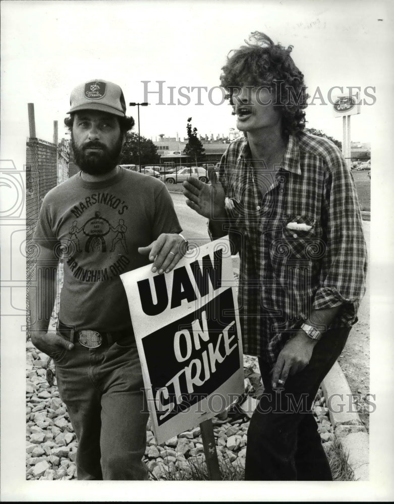 1985 Press Photo Robert Manning and Paul Simpson-U.A.W. - cvb25298 - Historic Images