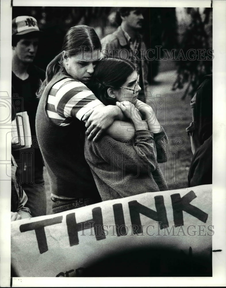 1983 Press Photo Jim Denne and Leona Hall at Anti-Draft protest - cvb25459 - Historic Images