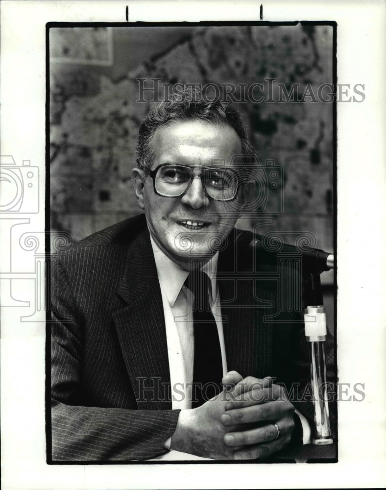 1985 Press Photo Donald J Napoli Exec. Dir. Cuyahoga County Library - cvb25523 - Historic Images