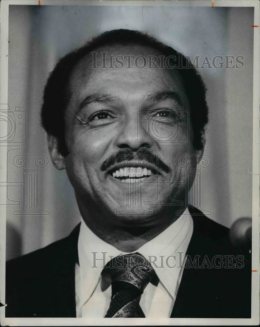 1975, Carl Stoke-City Club - cvb25589 - Historic Images