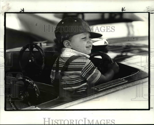 1985 Press Photo: Scott McKee (age 2) plays at Memphis Kiddie Park - cvb25647 - Historic Images
