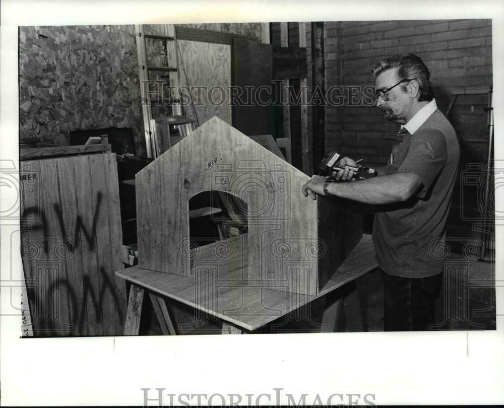 1987 Press Photo Richard Nero, Carpenter for Builders&#39; Square - cvb25788 - Historic Images