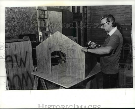 1987 Press Photo Richard Nero, Carpenter for Builders' Square - cvb25788 - Historic Images