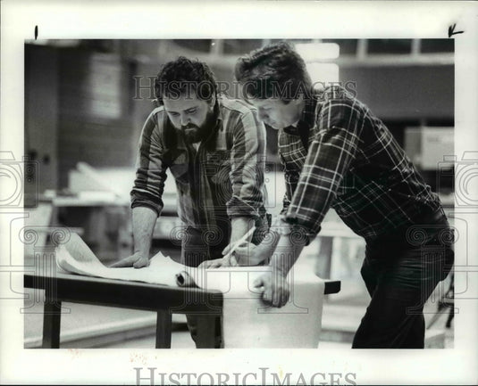 1986 Press Photo Carpenter apprentice Joce Grenier & instructor John Gadowski - Historic Images