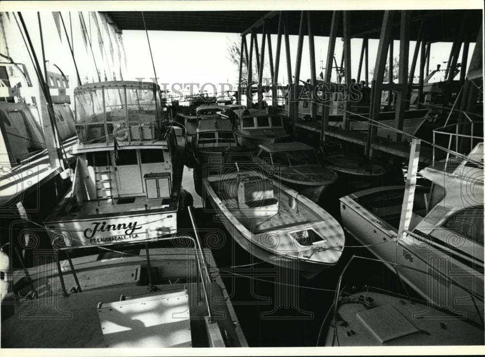 1980 Press Photo Fleet of speedboats, collected by the government in Miami. - Historic Images