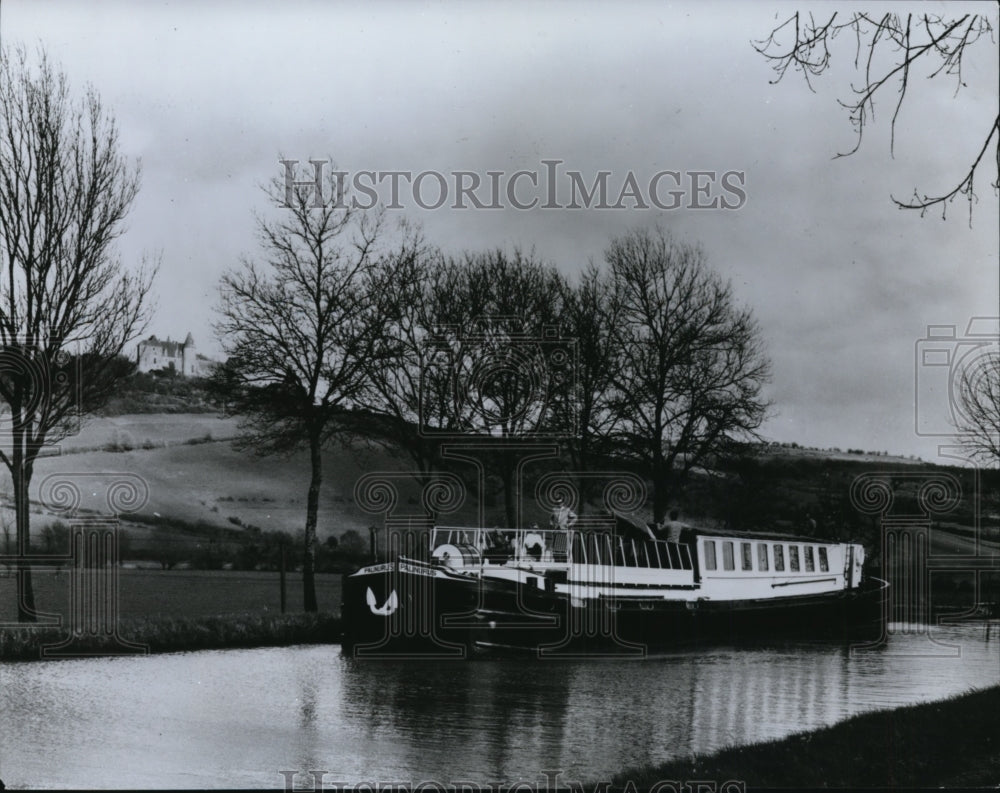 1976 Press Photo Touring the canals of France - cvb26060 - Historic Images