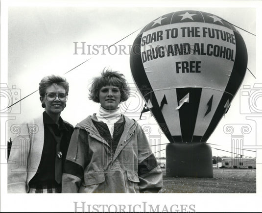1990 Press Photo Teacher Carol Campbell & SADD Activist Amanda Kircher - Historic Images