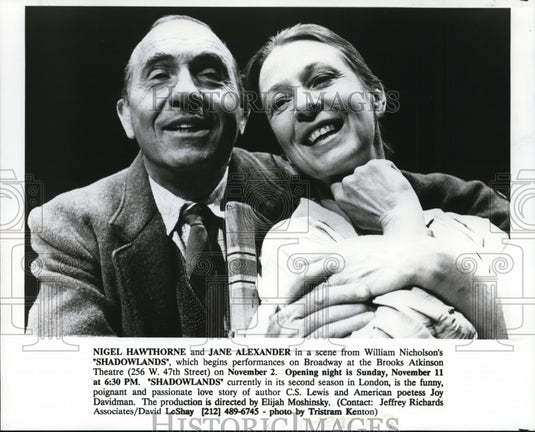 1990 Press Photo Nigel Hawthorne and Jane Alexander in "Shadowlands." - Historic Images