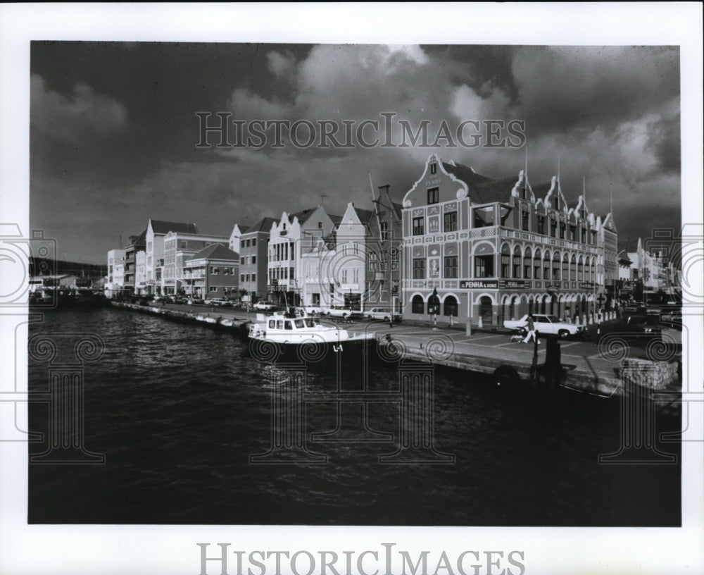 1977 Press Photo Century old buildings on the Willemstad waterfront, Curacao.-Historic Images