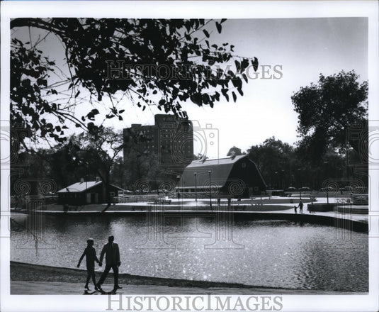 Press Photo Lincoln Park in Chicago, Illinois, a full-scale farmyard - Historic Images