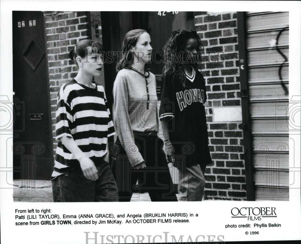 1996 Press Photo: Lili Taylor, Anna Grace, and Bruklin Harris in "Girls Town" - Historic Images