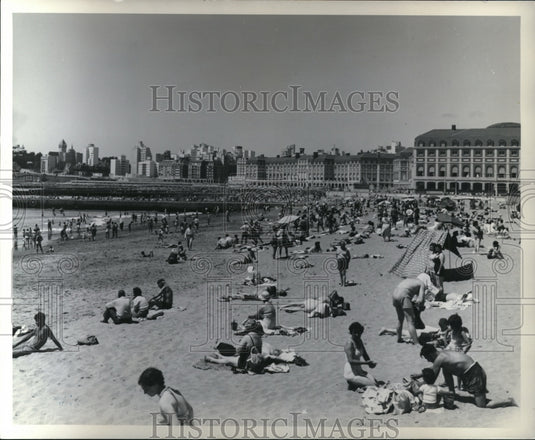 Press Photo Mar del Plata, Argentina's leading seaside resort - cvb26413 - Historic Images