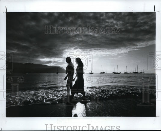 1985 Press Photo Hanalei Bay & Na Pali cliffs, site of the movie South Pacific - Historic Images