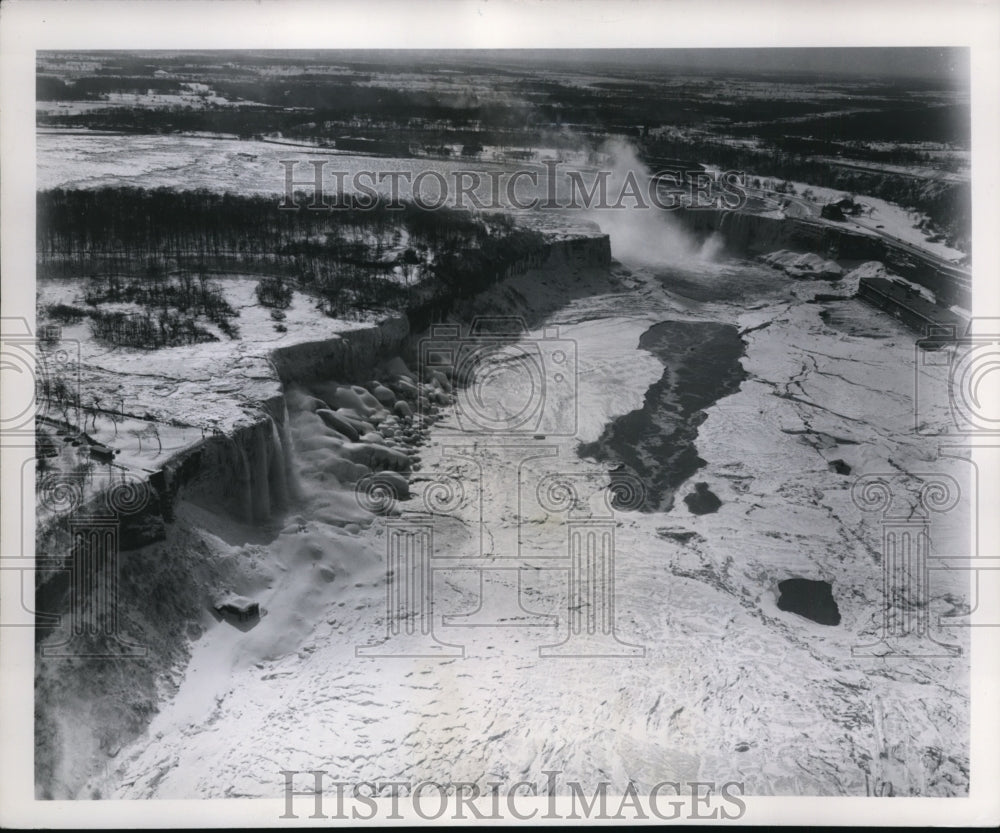 1947, The beauty of Niagara Falls in winter - cvb26523 - Historic Images