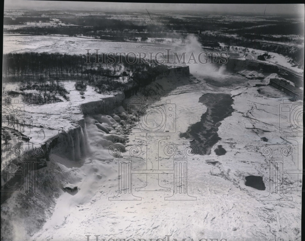 1962 Press Photo Winter shot of Niagara Falls,New York by Bell Aircraft Model 47-Historic Images