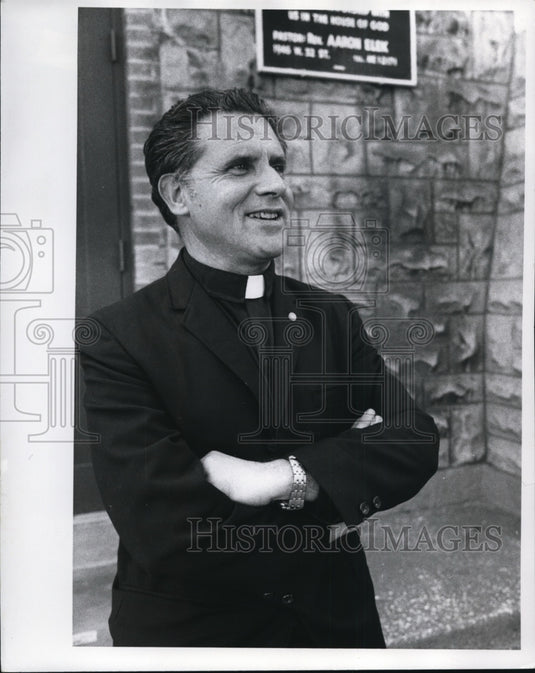 1975 Press Photo Fr Antonio Pagan - cvb26687 - Historic Images