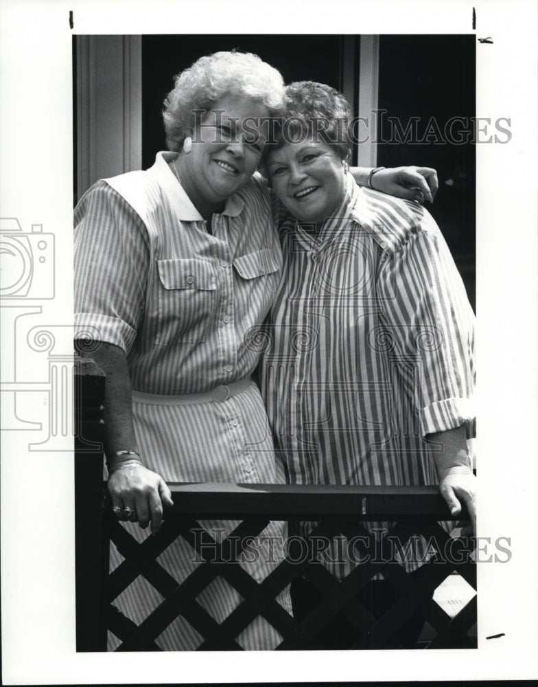 1989 Press Photo Alma Moore and Thelma Hawkins friends and sisters forever - Historic Images