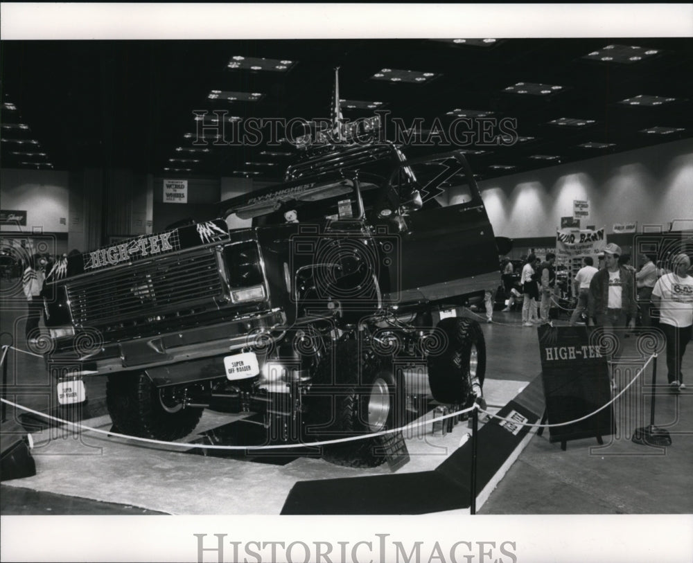 1994 Press Photo Cleveland Auto-Rama at the Cleveland Convention Center - Historic Images