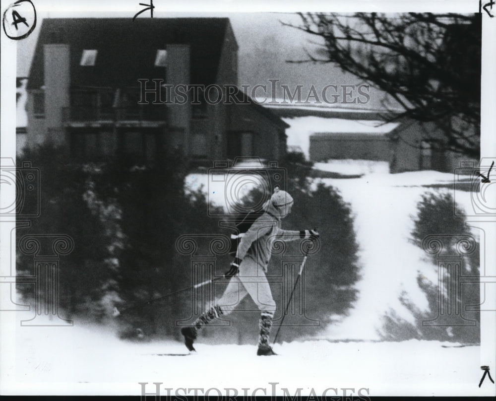 1984 Press Photo Cross Country Skiing - cvb26993 - Historic Images