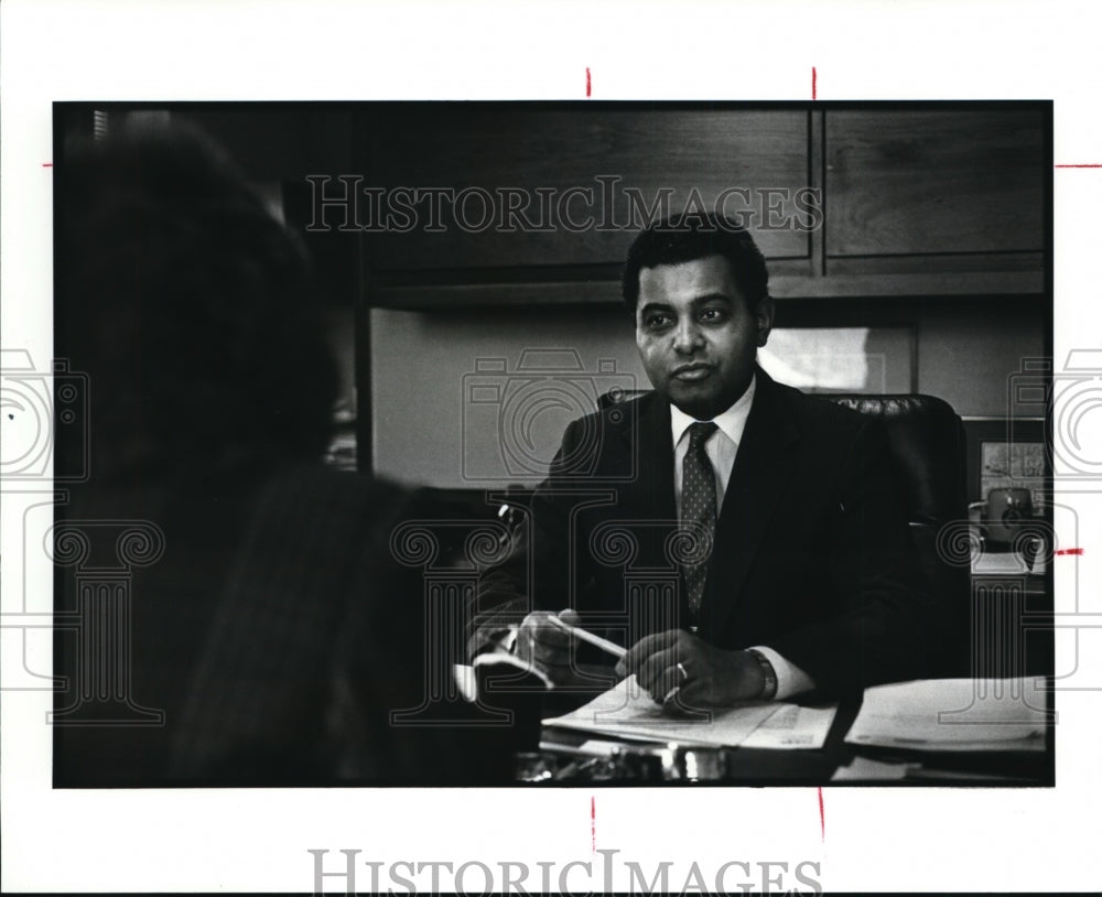 1988 Press Photo Steven A. Minter, director of The Cleveland Foundation - Historic Images