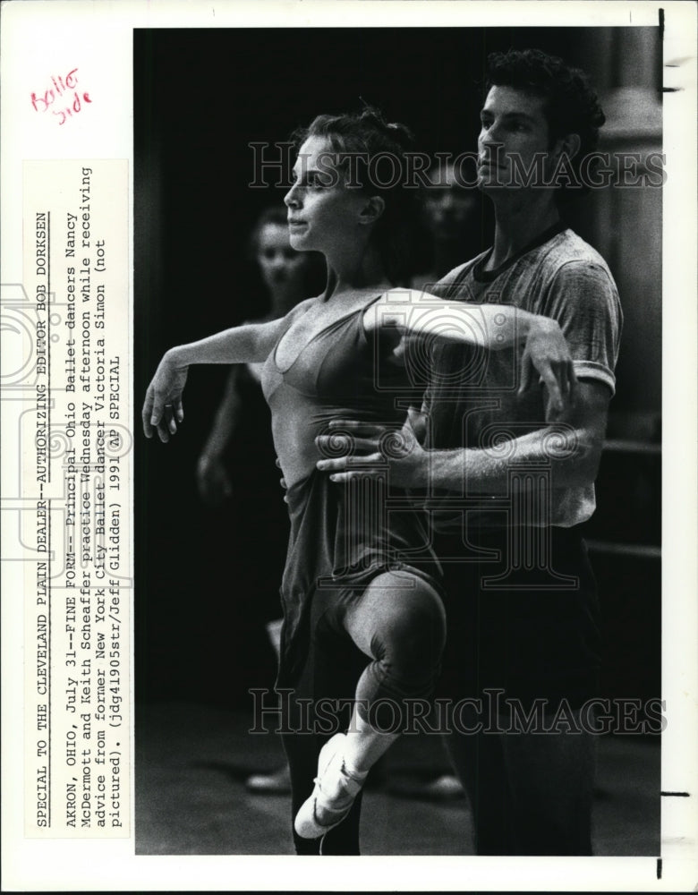 1991 Press Photo Fine Form - cvb27282 - Historic Images