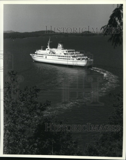 1982 Press Photo: Queen of the North in sheltered waterways of British Columbia - Historic Images