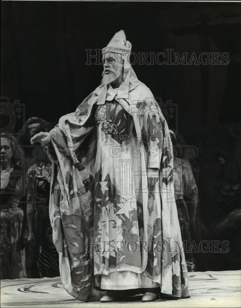 Press Photo John Macurdy stars as Sarastro in Mozart&#39;s&quot;The Magic Flute&quot; - Historic Images