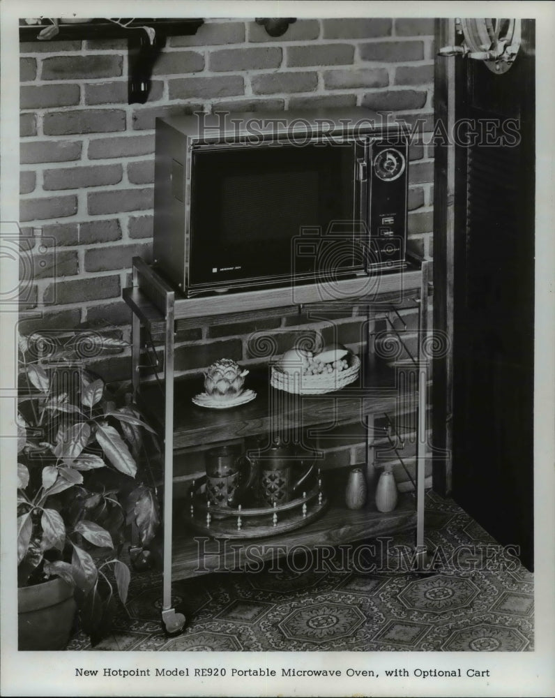 1972, Microwave oven - cvb27384 - Historic Images