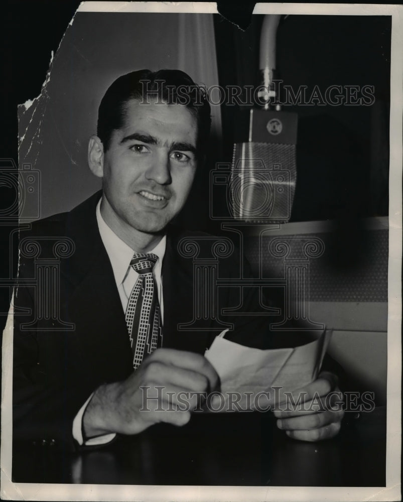 1949 Press Photo Len Roof-WJMO football announcer - cvb27513 - Historic Images