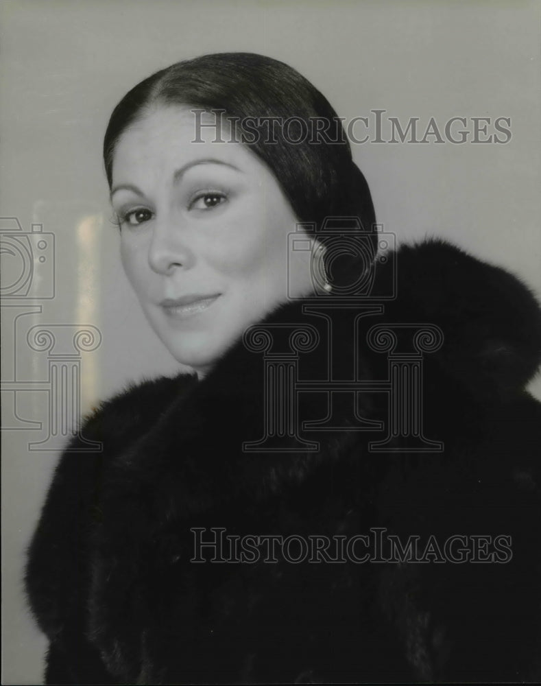 1983 Press Photo Gilda Cruz Romo-soprano - cvb27518 - Historic Images