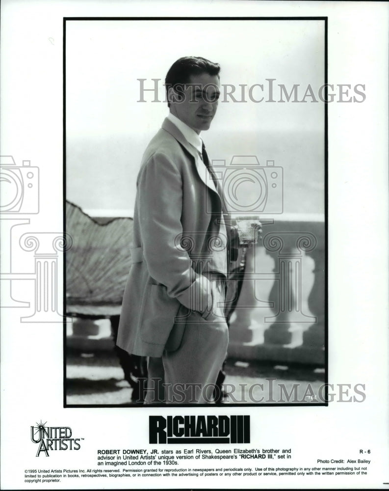 1995 Press Photo: Robert Downey, JR stars in "Richard III" set in London - Historic Images